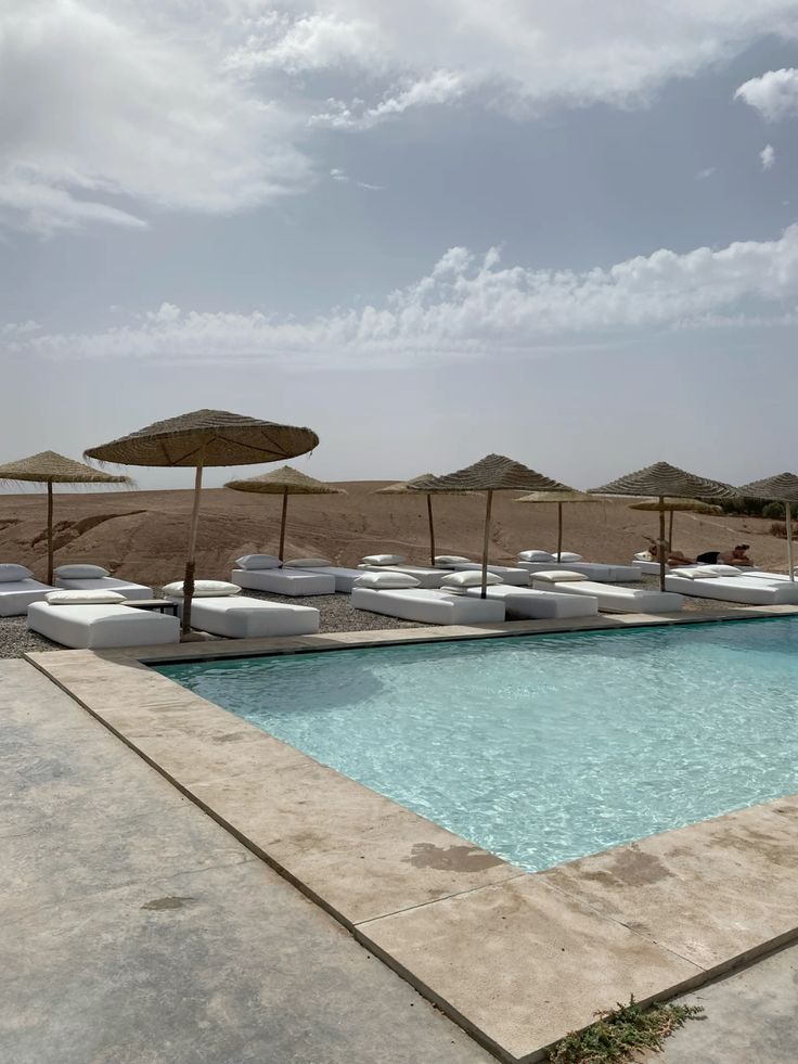 Day Pass Swimming Pool & Dinner